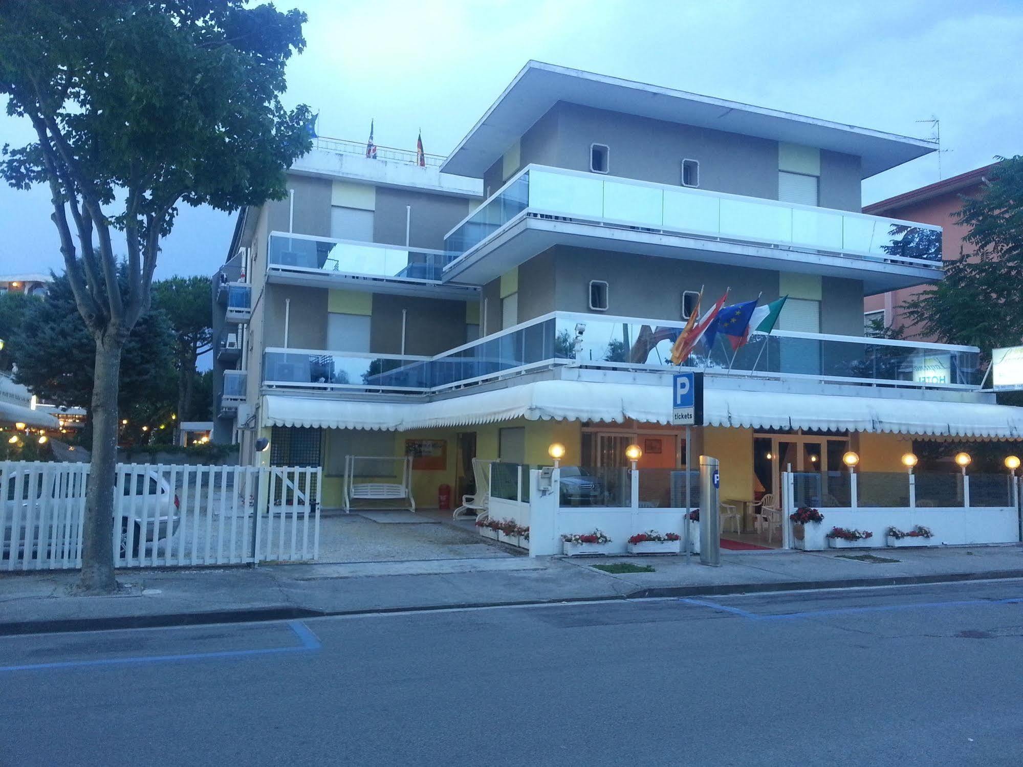 Hotel Laguna 2*